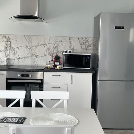 Noah Apartment Self Check-In Otopeni Kültér fotó