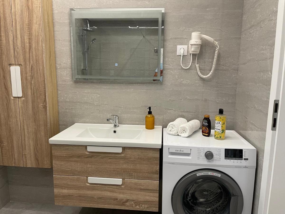 Noah Apartment Self Check-In Otopeni Kültér fotó