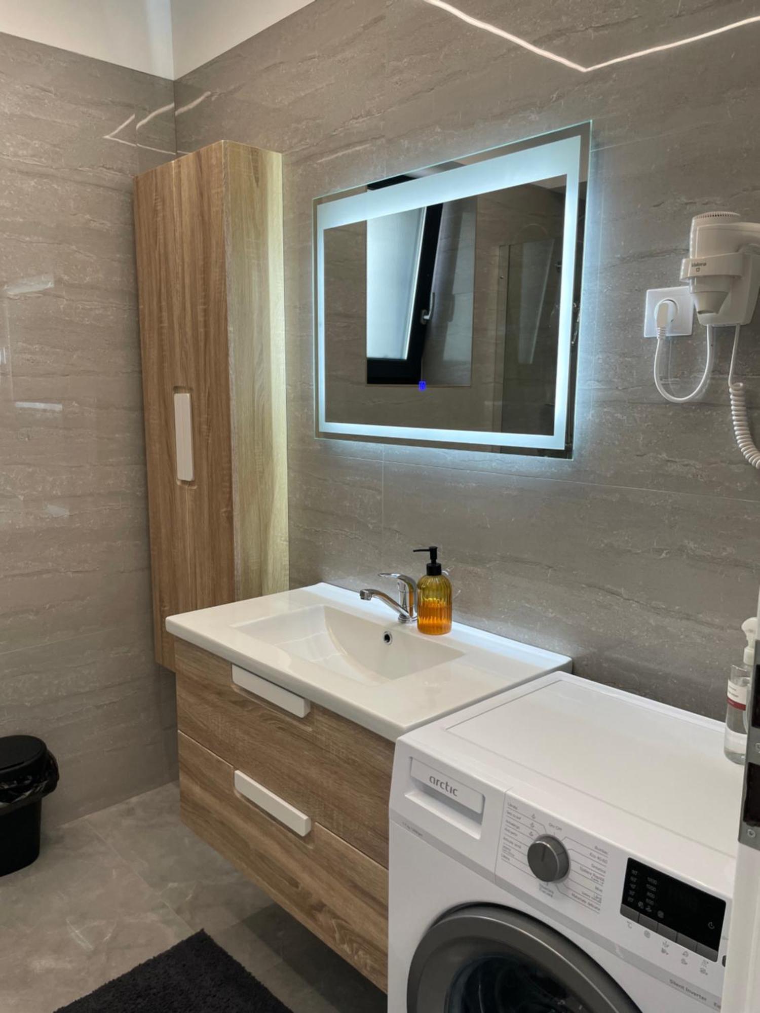 Noah Apartment Self Check-In Otopeni Kültér fotó